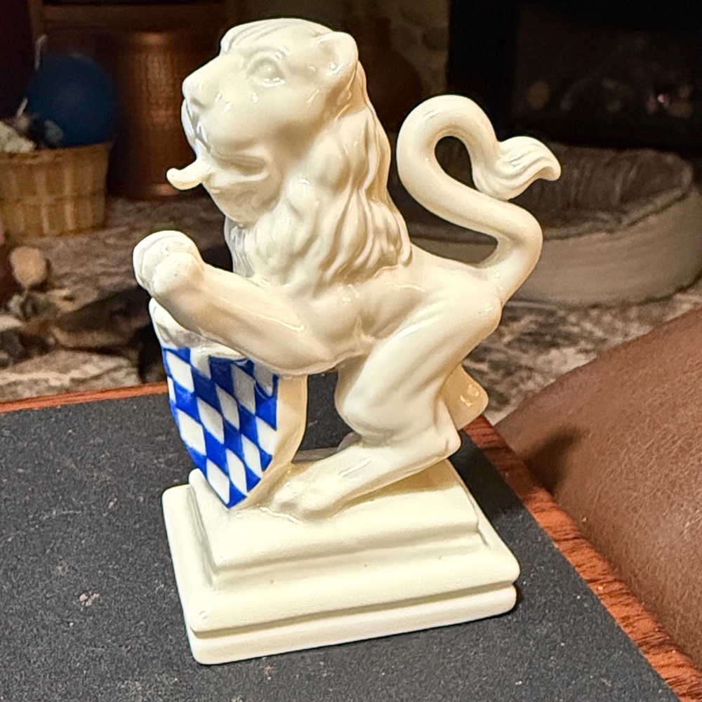 Nymphenburg Porcelain Bavarian Lion on Pedestal figurine. Rare find 705B